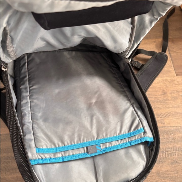 Thule Black Backpack for Men - Picture 4 of 6